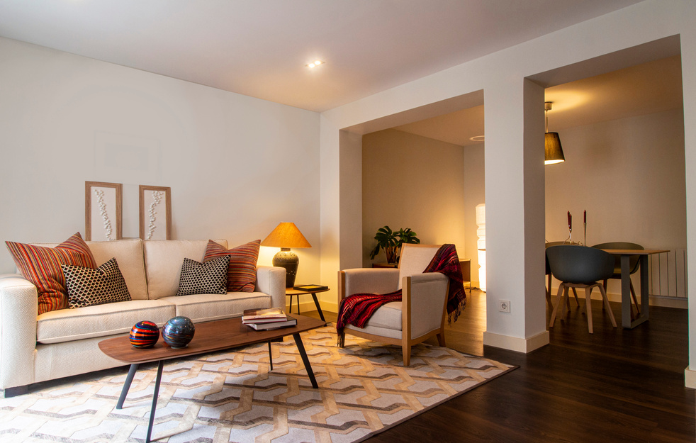 Cozy Living Room Design With Warm Light